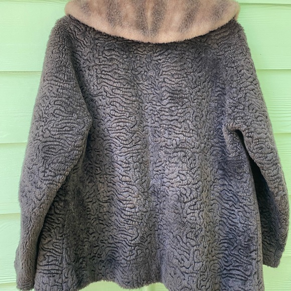VINTAGE faux fur jacket Size estimate 10-12. - Picture 3 of 4